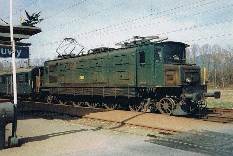 Ae 4/7 mit ein GmP in Vouvry im April 1993