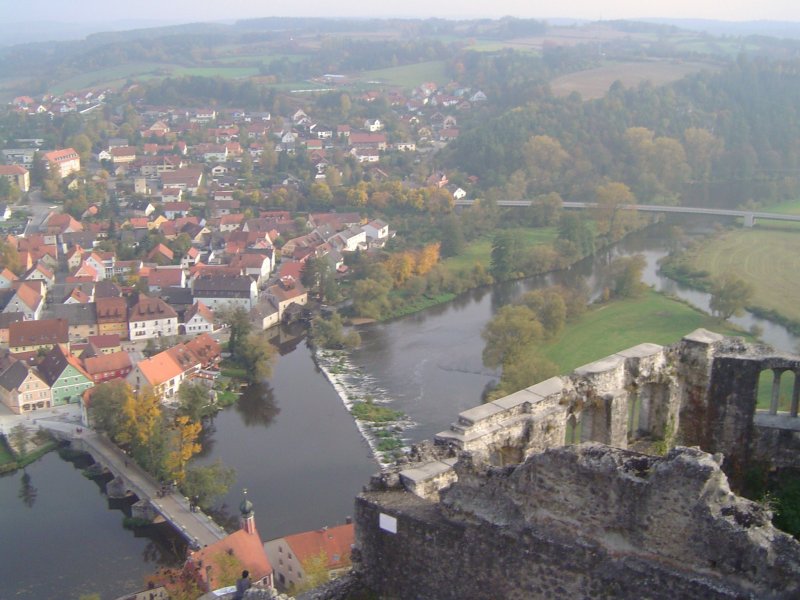Blick von der Burg Kallmnz.Das Dorf unten ist Kallmnz