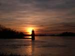 Diesen schnen Sonnenuntergang konnte ich am 
28.Dezember 2007 um 15:56 Uhr an der Elbe in Hhe des Leuchtturmes vor der Schleuse Niegripp einfangen.