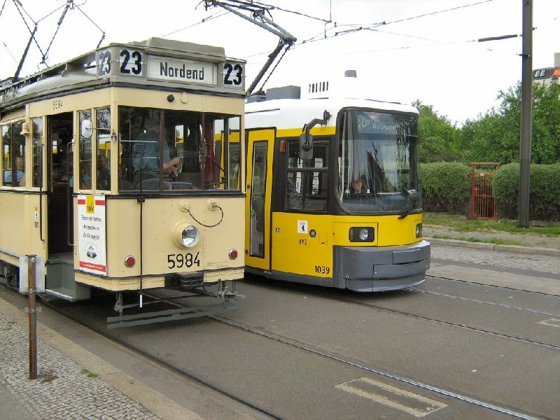 ALT & NEU, BEGEGNUNG BEI EINER bERLINER tHEMENFAHRT