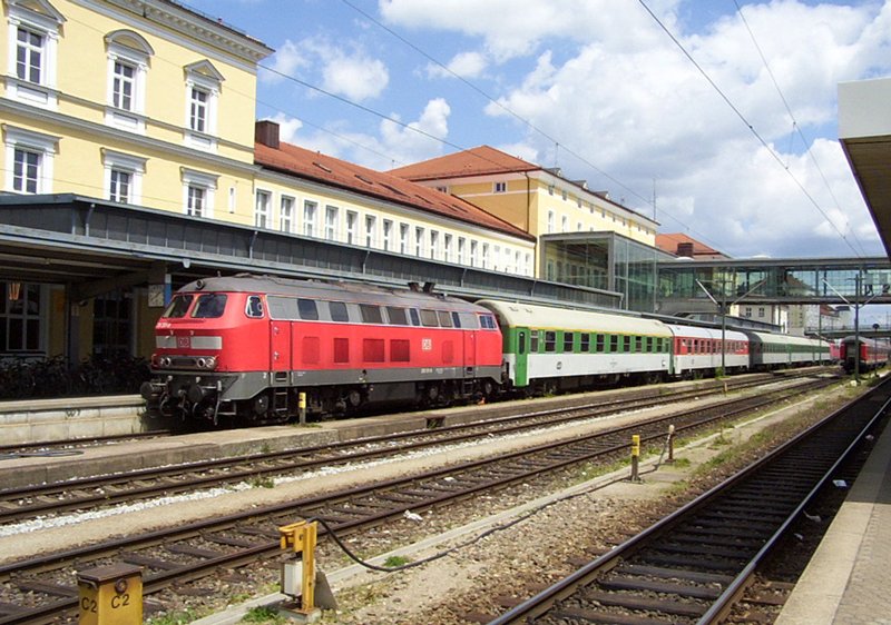 218 311 mit einem RE aus Prag am 07.06.2006 in Regensburg. Seit Dezember 2007 wird diese Leistung vom Alex gefahren.