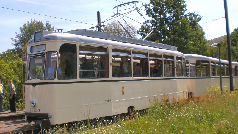 Der REKO-Zug im Gr�nen im Neubaugebiet Berlin-Marzahn, 14.6.2009