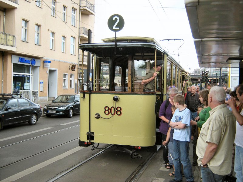 Hist. Zug mit Tw 10 und Beiwagen 808 am S-Bhf. K�penick