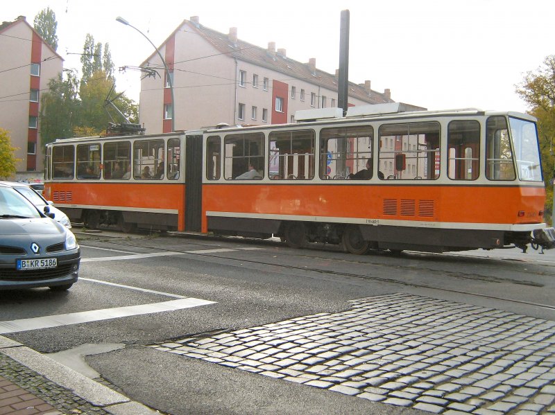 KT4d biegt vom Am Steinberg in die Prenzlauer Allee, Berlin 12.10.2008