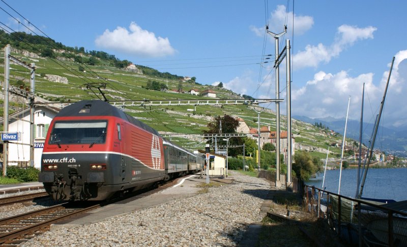 Re 460 016-9 mit IR in Rivaz am 19. Sept. 2009.
