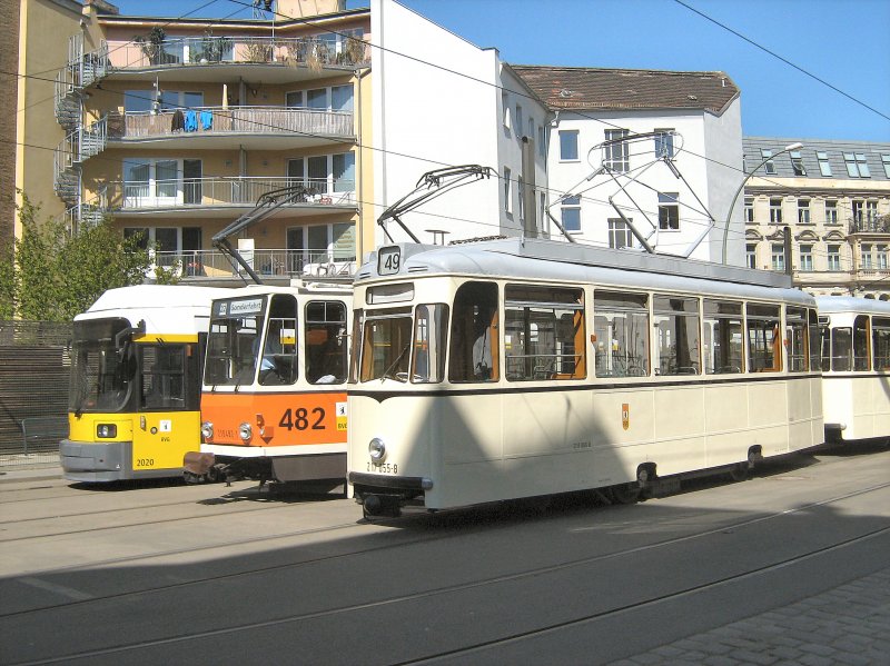 REKO-ZUg, alter Tatra und Niederflurbahn, Hackscher Markt 19.4.2009
