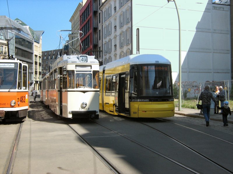 REKO-Zug neben Flexity, Hackscher Markt 19.4.2009