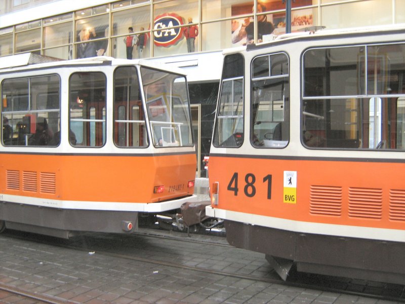 TATRA-Doppeltraktion, hinter Tw 482 der Tw 481, Berlin November 2007