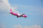 Datum: 04.06.2016  Uhrzeit: 12:00  Von: KEF - Reykjavik  Nach: SXF - Berlin (Schönefeld)  Flugnummer: WW720  Flugzeug: Airbus A321-211  Registration: TF-KID  Airline: WOW air  Aufnahmeort: