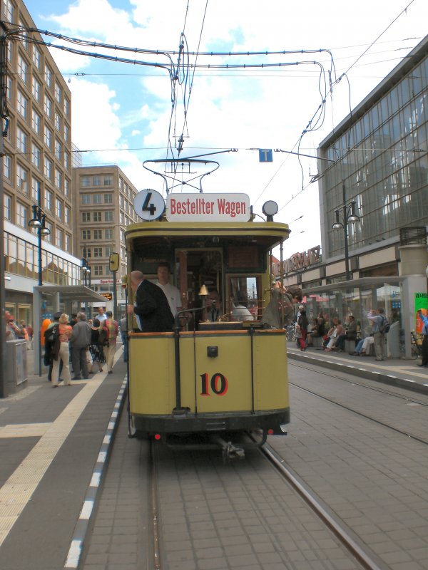 Tw 10 am Start der Themenfahrt am S-Bahnhof Alexanderplatz, Berlin Juli 2009