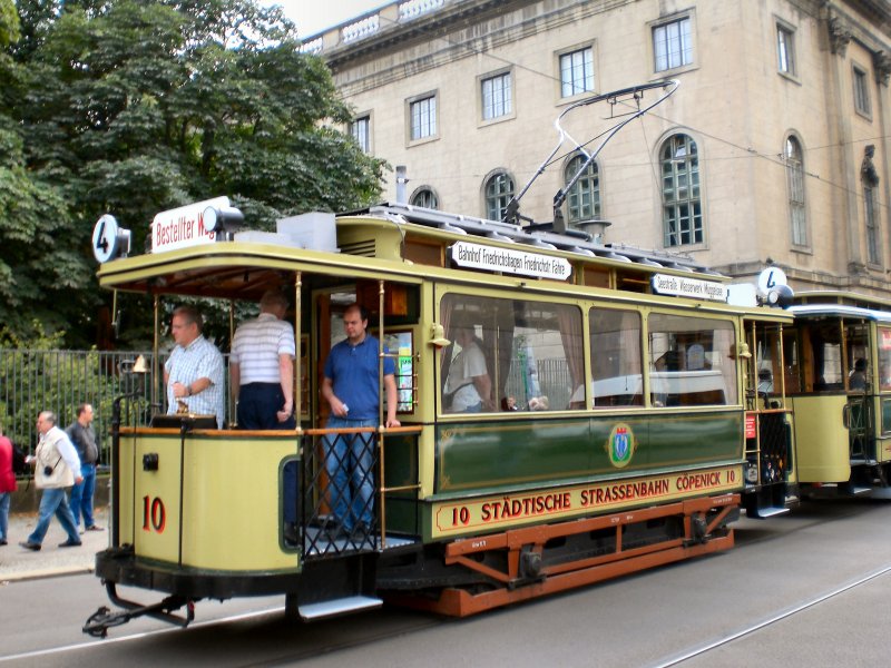 Tw 10 in der Schleife Am Kupfergraben vor dem Schaden, Themenfahrt Juli 2009