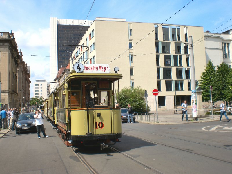 Tw 10 in der Schleife Kupfergraben, Berlin Mitte, 12. 7. 2009