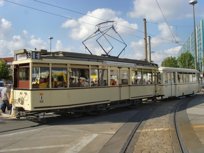 Tw 3802 mit Beiwagen vor der n�chsten Fahrt zum Bhf. Lichtenberg, 26.9.2009