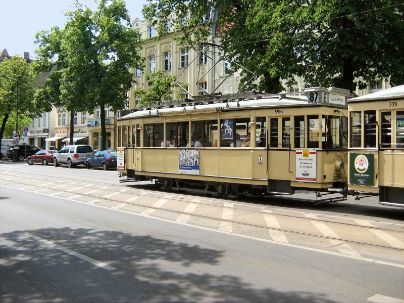 Tw 5984 in der B�lschestrasse Friedrichshagen, 17.5.2009