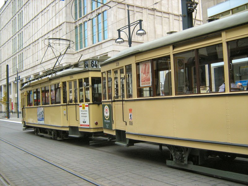 Tw 5984 mit Beiwagen am S-Bhf. Alexanderplatz, 12.10.2008
