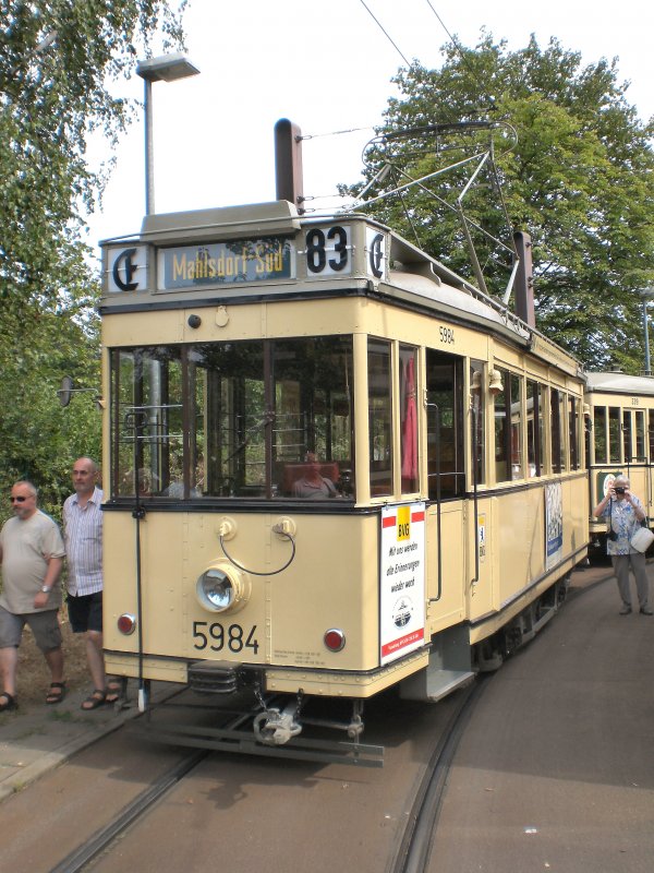Tw 5984 mit Ziel Majlsdorf S�d hat es sogar bis Mahlsdorf geschafft, der Endstelle der Linie, Berlin 9. August 2009